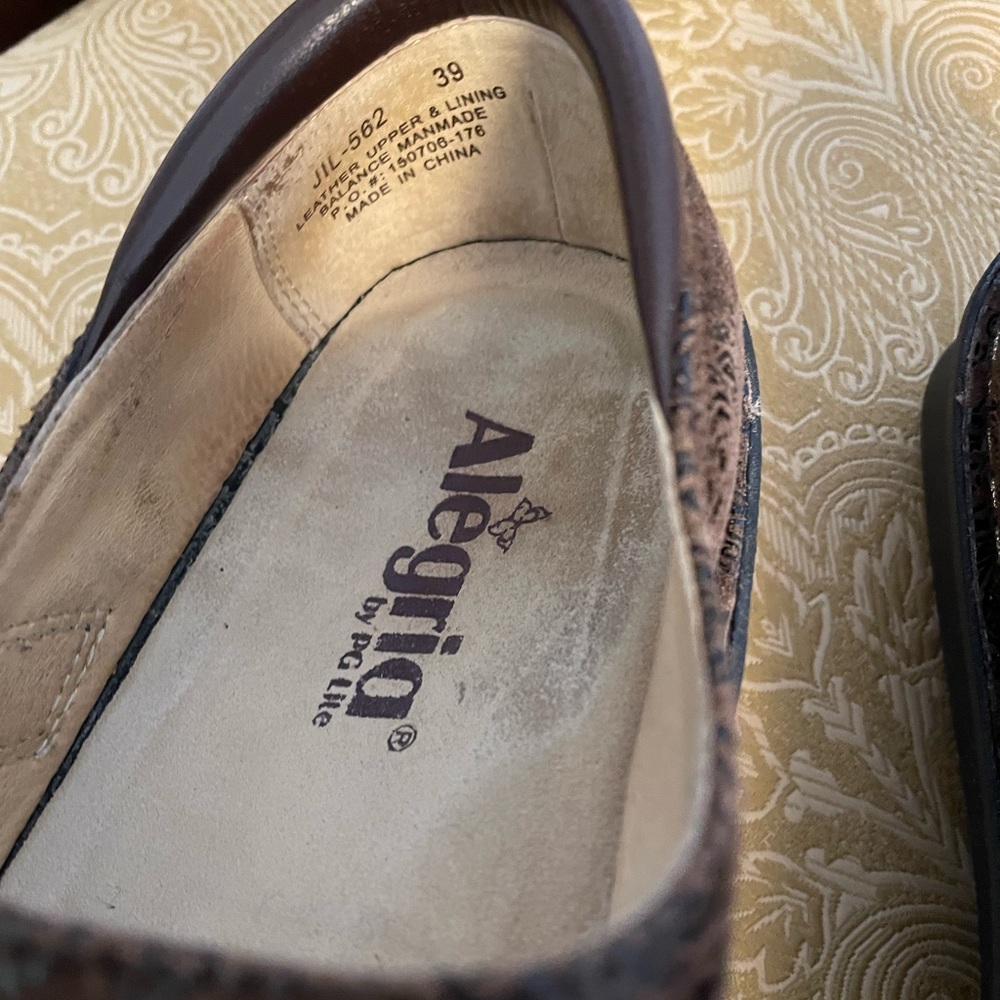 Alegria 39 Brown Shoes - Picture 4 of 6